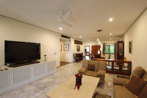Condominio de 4 dormitorios en Sattahip, Tailandia № 115673 - foto 2