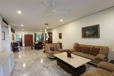 Condominio de 4 dormitorios en Sattahip, Tailandia № 115673