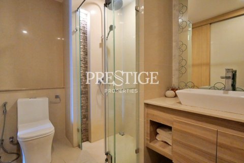 Condo in Pattaya, Thailand, 12 bedrooms № 198565 - photo 12