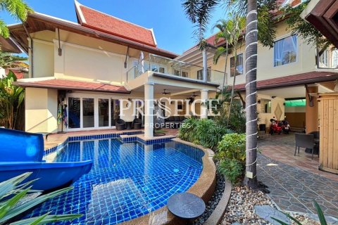 Casa de 4 dormitorios en Pattaya, Tailandia № 198567
