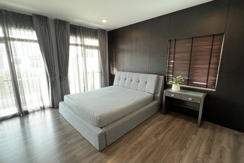 Chalet de 4 dormitorios en Bang Kaeo, Tailandia № 133756 - foto 8