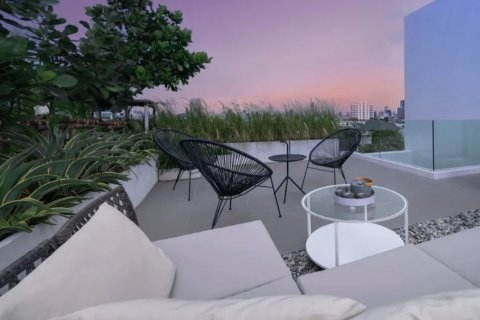 Condominio de 4 dormitorios en Bangkok, Tailandia № 133851 - foto 22