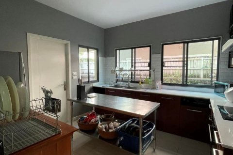 Casa de 4 dormitorios en Bangkok, Tailandia № 65445 - foto 12
