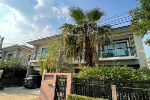 Casa de 4 dormitorios en Bangkok, Tailandia № 65445