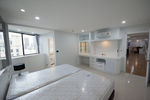 Condominio de 3 dormitorios en Bangkok, Tailandia № 65444 - foto 12