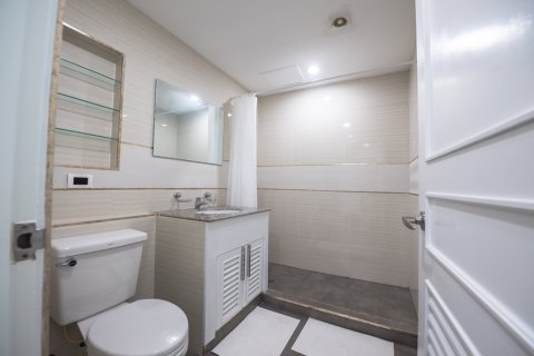 Condominio de 3 dormitorios en Bangkok, Tailandia № 65444 - foto 14