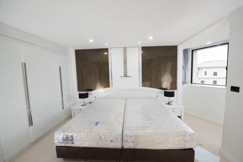 Condominio de 3 dormitorios en Bangkok, Tailandia № 65444 - foto 10