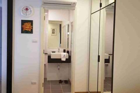 Condominio de 1 dormitorio en Thonburi, Bangkok, Tailandia № 183622 - foto 10
