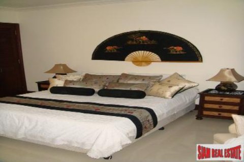 Chalet de 3 dormitorios en Hua Hin, Tailandia № 202424 - foto 4