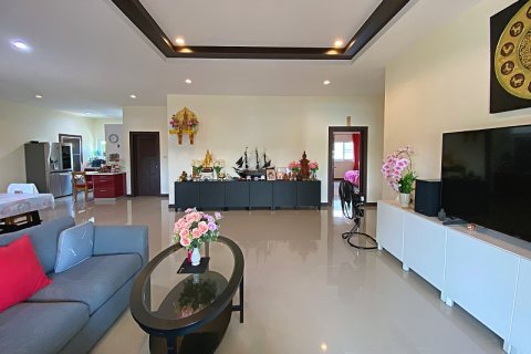 Chalet de 3 dormitorios en Hua Hin, Tailandia № 168320 - foto 11