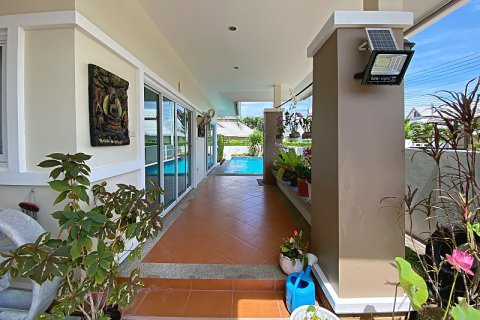 Chalet de 3 dormitorios en Hua Hin, Tailandia № 168320 - foto 8