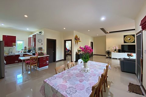 Chalet de 3 dormitorios en Hua Hin, Tailandia № 168320 - foto 12