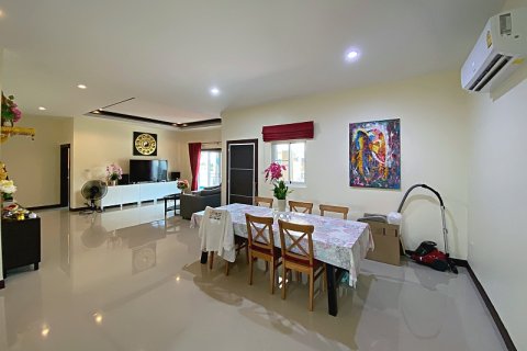 Chalet de 3 dormitorios en Hua Hin, Tailandia № 168320 - foto 30