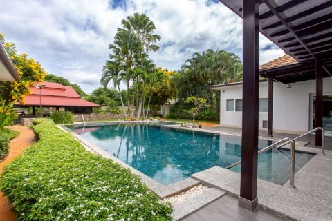 Chalet de 5 dormitorios en Hua Hin, Tailandia № 168319 - foto 3