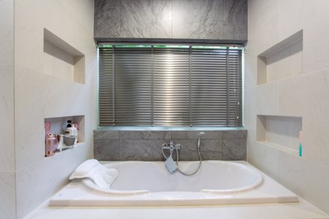 Chalet de 5 dormitorios en Hua Hin, Tailandia № 168319 - foto 24