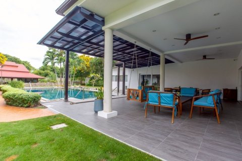 Chalet de 5 dormitorios en Hua Hin, Tailandia № 168319 - foto 4