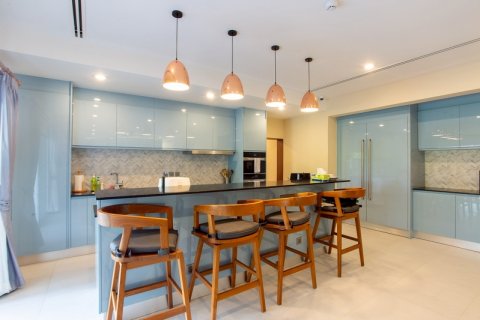 Chalet de 5 dormitorios en Hua Hin, Tailandia № 168319 - foto 15