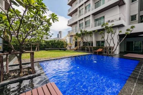 Estudio en el condominio en Watthana, Bangkok, Tailandia № 141935 - foto 12