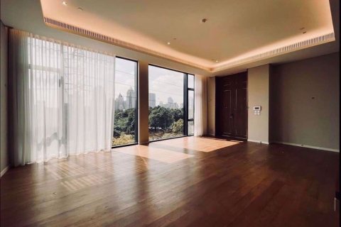 Condo in Pathum Wan, Bangkok, Thailand, 3 bedrooms № 47847 - photo 3