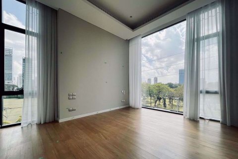 Condo in Pathum Wan, Bangkok, Thailand, 3 bedrooms № 47847 - photo 2