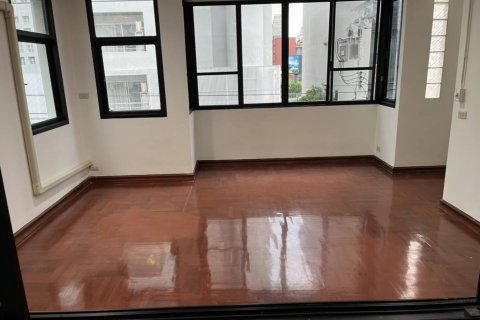 Adosado de 4 dormitorios en Bangkok, Tailandia № 156331 - foto 5