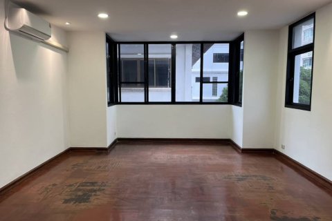 Adosado de 4 dormitorios en Bangkok, Tailandia № 156331 - foto 7