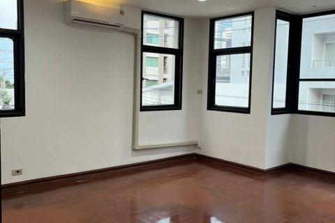 Adosado de 4 dormitorios en Bangkok, Tailandia № 156331 - foto 6