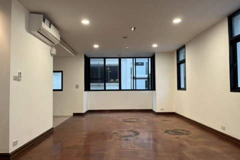 Adosado de 4 dormitorios en Bangkok, Tailandia № 156331 - foto 4