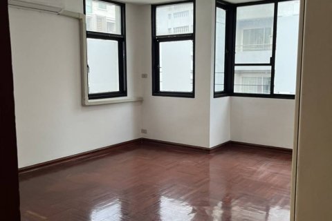 Adosado de 4 dormitorios en Bangkok, Tailandia № 156331 - foto 9