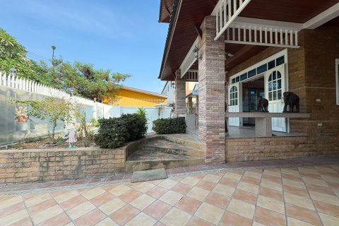 Casa de 8 dormitorios en Pattaya, Tailandia № 164042 - foto 7