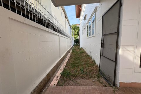 Casa de 8 dormitorios en Pattaya, Tailandia № 164042 - foto 19