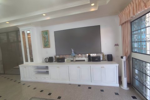 Casa de 8 dormitorios en Pattaya, Tailandia № 164042 - foto 27