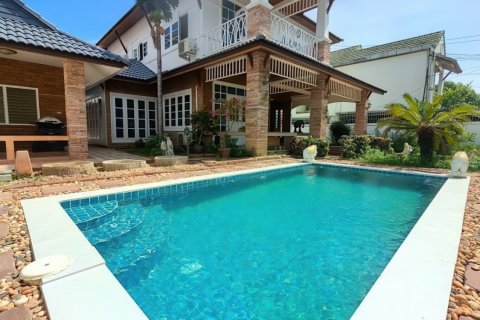 Casa de 8 dormitorios en Pattaya, Tailandia № 164042 - foto 2
