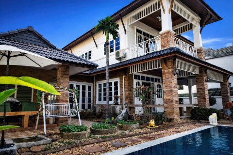 Maison à Pattaya, Thaïlande 8 chambres № 164042