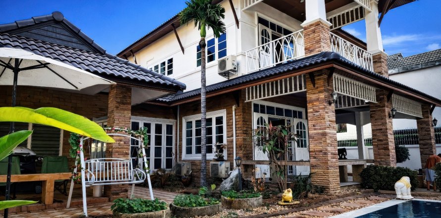 Casa de 8 dormitorios en Pattaya, Tailandia № 164042