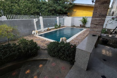 Casa de 8 dormitorios en Pattaya, Tailandia № 164042 - foto 8