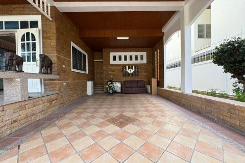 Casa de 8 dormitorios en Pattaya, Tailandia № 164042 - foto 6