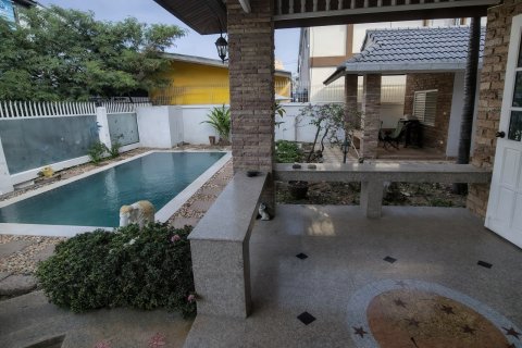 Casa de 8 dormitorios en Pattaya, Tailandia № 164042 - foto 9