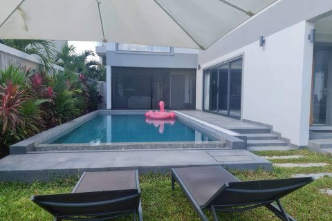Casa de 4 dormitorios en Pattaya, Tailandia № 164044 - foto 2