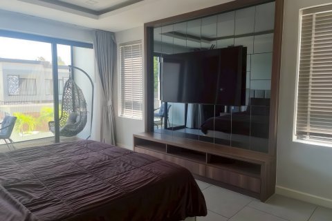 Casa de 4 dormitorios en Pattaya, Tailandia № 164044 - foto 12