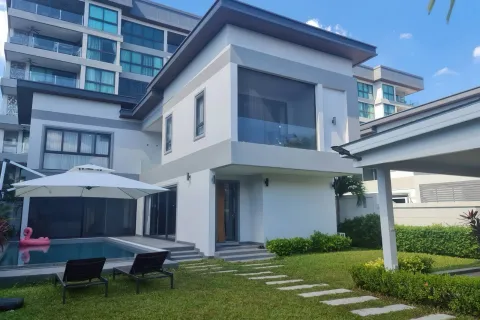 Casa de 4 dormitorios en Pattaya, Tailandia № 164044 - foto 20