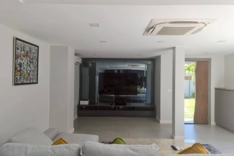 Casa de 4 dormitorios en Pattaya, Tailandia № 164044 - foto 8
