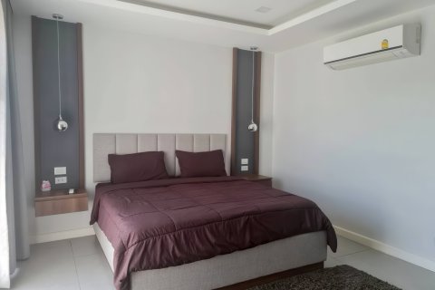 Casa de 4 dormitorios en Pattaya, Tailandia № 164044 - foto 15