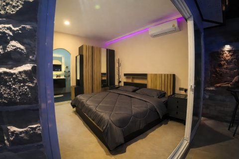 Casa de 4 dormitorios en Pattaya, Tailandia № 164043 - foto 15