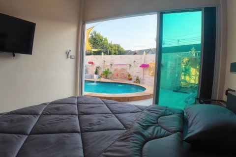 Casa de 4 dormitorios en Pattaya, Tailandia № 164043 - foto 17