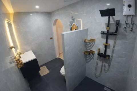 Casa de 4 dormitorios en Pattaya, Tailandia № 164043 - foto 25