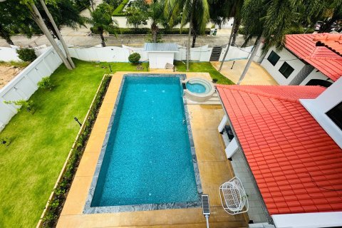 Chalet de 8 dormitorios en Pattaya, Tailandia № 164045 - foto 18