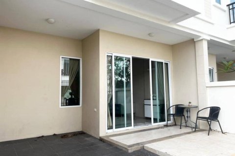 Casa de 3 dormitorios en Pattaya, Tailandia № 204550 - foto 2