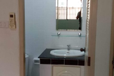 Casa de 2 dormitorios en Pattaya, Tailandia № 204546 - foto 16