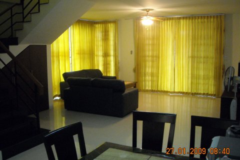 Casa de 2 dormitorios en Pattaya, Tailandia № 204551 - foto 2